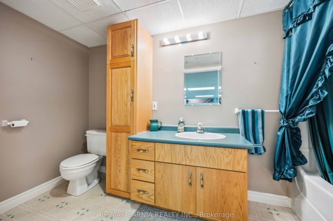 35 Frances Dr, House other with 6 bedrooms, 3 bathrooms and 4 parking in Forest ON | Image 29