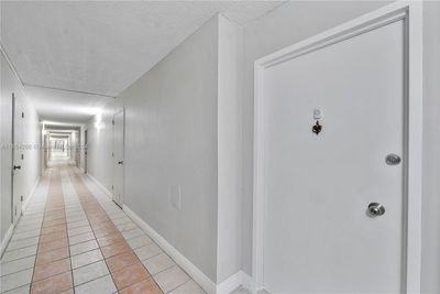 1735 - 7135 Collins Ave, Condo with 2 bedrooms, 2 bathrooms and null parking in Miami Beach FL | Image 2