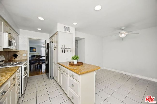2 - 10229 Variel Ave, Condo with 3 bedrooms, 4 bathrooms and null parking in Chatsworth CA | Image 9