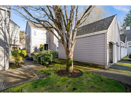 a-8510 Sw Curry Dr, Wilsonville, OR, 97070-7882 | Card Image