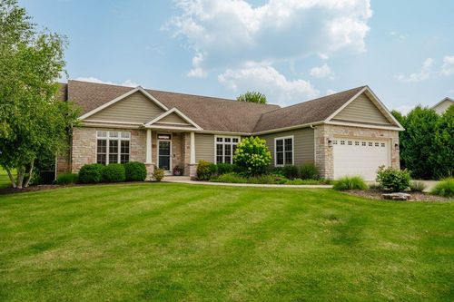 4633 Pebble Dr, Elkhorn, WI, 53121-4064 | Card Image
