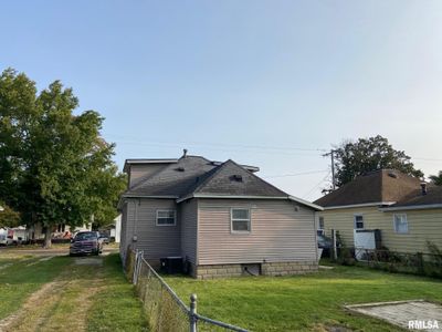 910 W Vandeveer Street, House other with 2 bedrooms, 1 bathrooms and null parking in Taylorville IL | Image 2