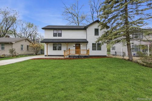 19377 Brentwood St, Livonia, MI, 48152-2219 | Card Image