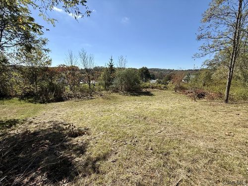 135 Mason Dr, Windber, PA, 15963-2227 | Card Image