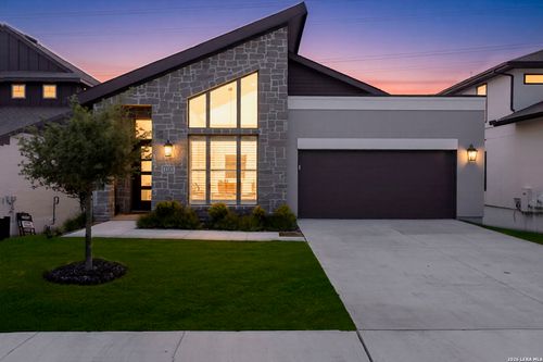 230 Navarro, Boerne, TX, 78006-2761 | Card Image