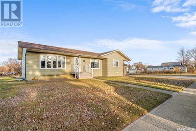 200 Prairie Ave, House other with 4 bedrooms, 4 bathrooms and null parking in Briercrest SK | Image 2