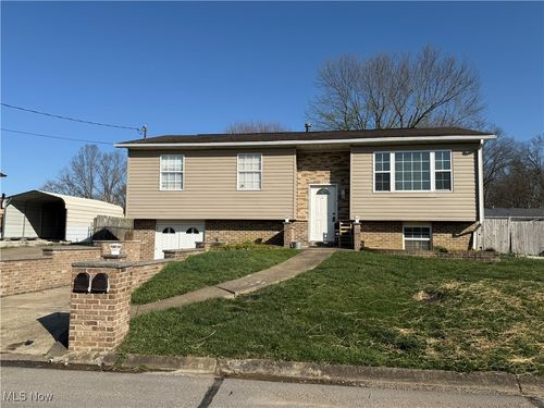 255 Washington Dr, Mineral Wells, WV, 26150-7613 | Card Image