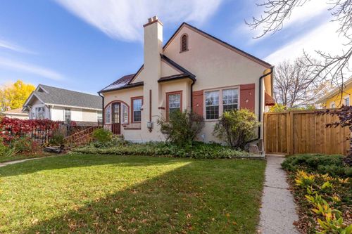 1512 6 Ave S, House with 3 bedrooms, 2 bathrooms and 2 parking in Lethbridge AB | Card Image