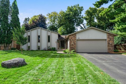 9333 Colorado Cir, Bloomington, MN, 55438-1504 | Card Image