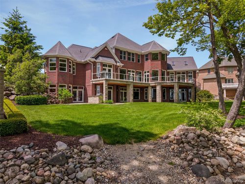 7432 Foxburg Ct, Clarkston, MI, 48348-5060 | Card Image