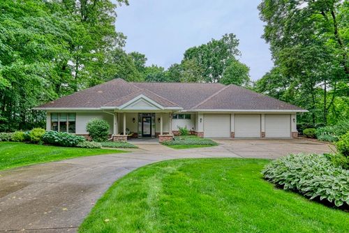 811 Farwell Dr, Madison, WI, 53704-6033 | Card Image