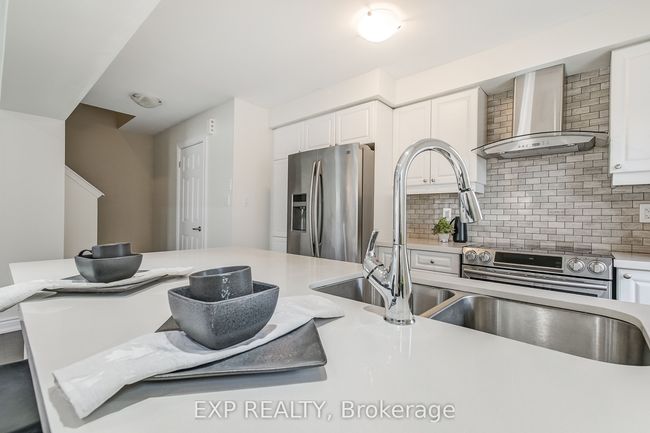979 Nadalin Hts, House attached with 4 bedrooms, 2 bathrooms and 1 parking in Milton ON | Image 17