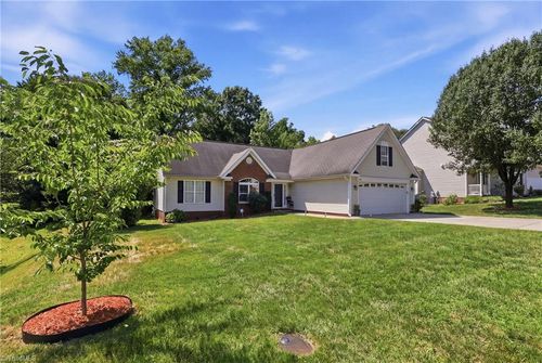 2652 Wynbrook Dr, Winston Salem, NC, 27103-8005 | Card Image