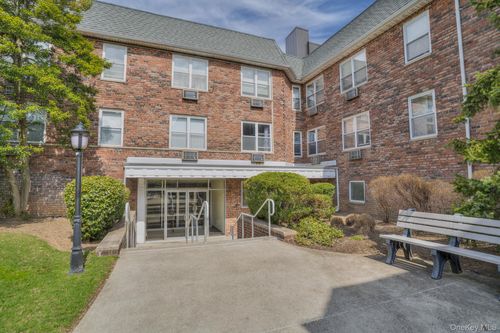 apt-113-20 Daley Pl, Lynbrook, NY, 11563-2202 | Card Image