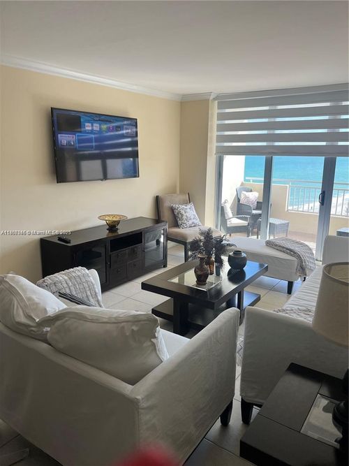apt-709-3180 S Ocean Dr, Hallandale Beach, FL, 33009-7249 | Card Image