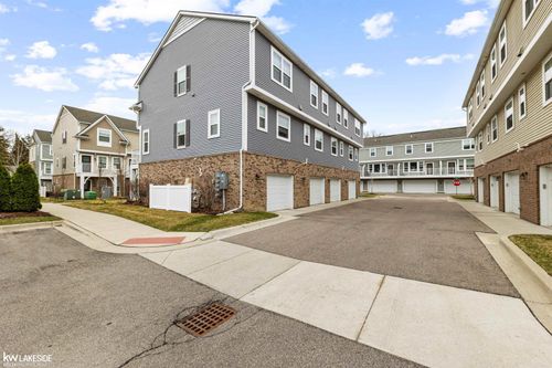 340 Dale Ct, Ferndale, MI, 48220-2967 | Card Image