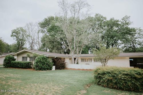 7 Morningside Dr, Indianola, MS, 38751-2051 | Card Image