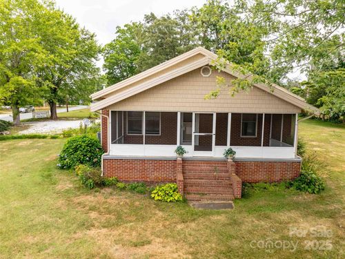 103 E King St, East Flat Rock, NC, 28726-2312 | Card Image