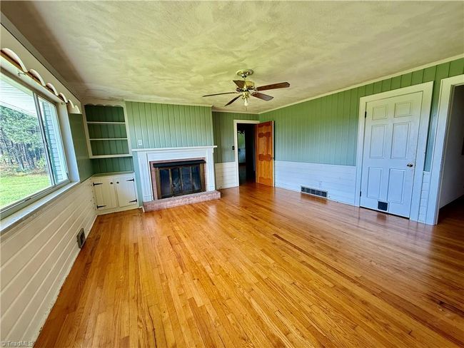 1024 Lone Hickory Rd, House other with 3 bedrooms, 3 bathrooms and null parking in Yadkinville NC | Image 7