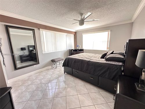 apt-209-250 181st Dr, Sunny Isles Beach, FL, 33160-2731 | Card Image