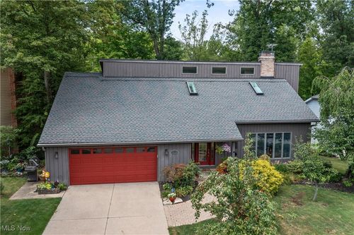 8434 Settlers Psge, Brecksville, OH, 44141-1732 | Card Image