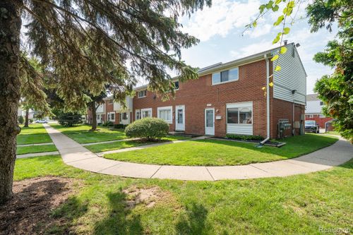 20279 15 Mile Rd, Clinton Twp, MI, 48035-3410 | Card Image