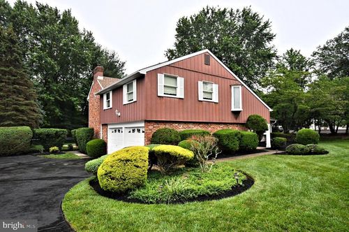 40 Brookside Dr, HOLLAND, PA, 18966-2223 | Card Image