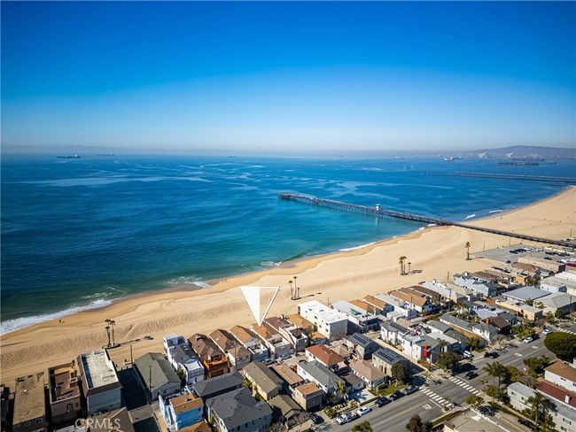 1207 Seal Way, Home with 6 bedrooms, 4 bathrooms and 2 parking in Seal Beach CA | Image 57