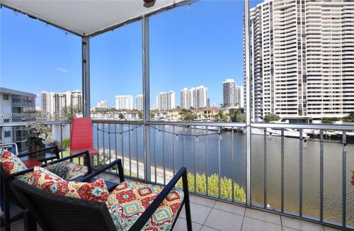 t512-3030 Marcos Dr, Aventura, FL, 33160-2570 | Card Image