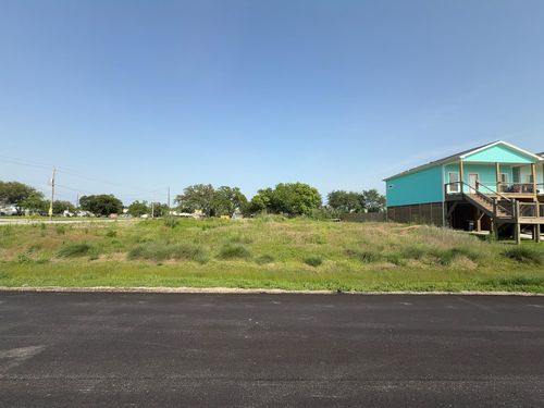 907 13th St, San Leon, TX, 77539-2615 | Card Image