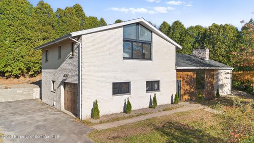 111 Leslie Ln, Pittston, PA, 18640-2817 | Card Image