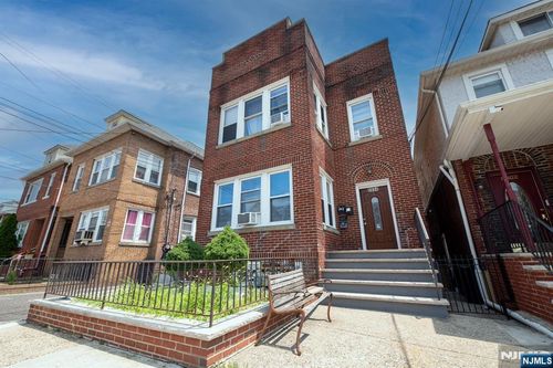 8804 3rd Ave, North Bergen, NJ, 07047-6565 | Card Image