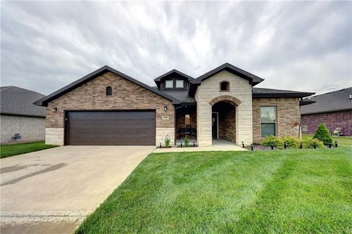 7526 Apache Rd, Shawnee, KS, 66227-2242 | Card Image