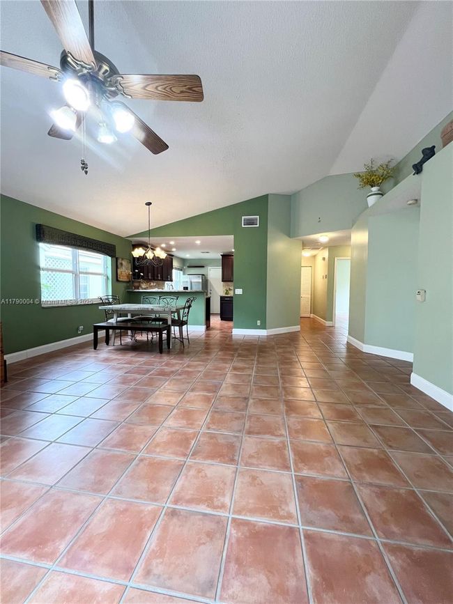 9271 Arborwood Cir, House other with 2 bedrooms, 2 bathrooms and null parking in Davie FL | Image 18
