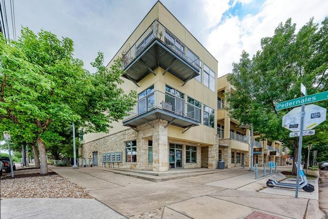Building with on-site retail at 6th & Pedernales | Image 4