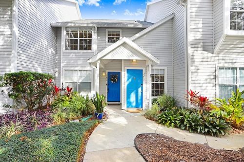 3212-3212 Valley Oaks Drive, Tampa, FL, 33618 | Card Image