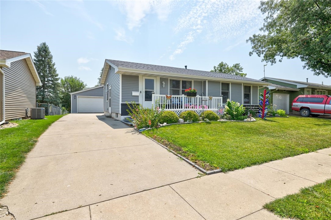 5th Ave, Newton, IA 50208