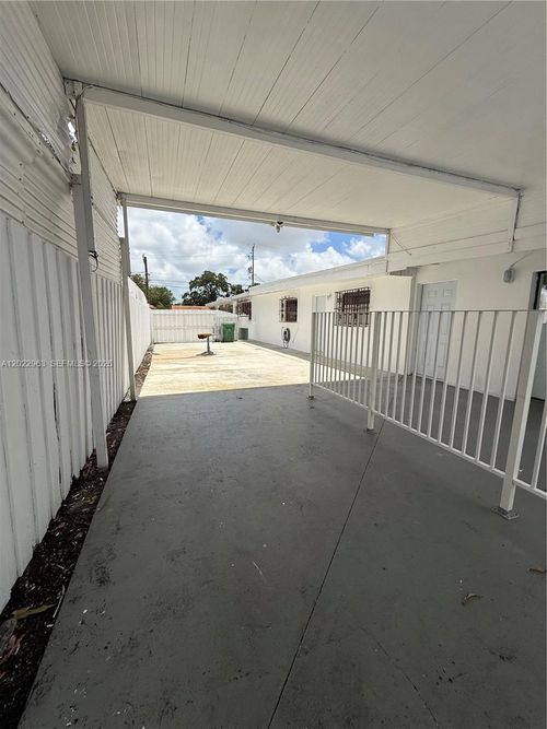 back-1046 Nw 33rd Ave, Miami, FL, 33125 | Card Image
