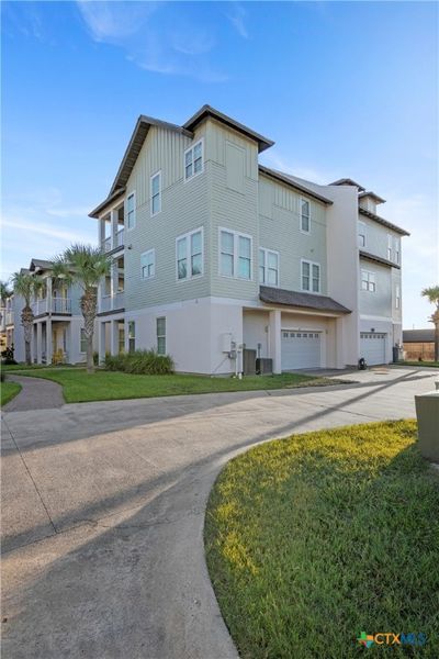 114 Lavaca Circle, Townhouse with 3 bedrooms, 3 bathrooms and null parking in Rockport TX | Image 2