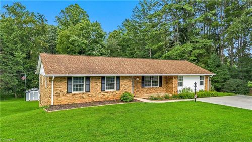 289 Welcome Home Ch Rd, North Wilkesboro, NC, 28659-8488 | Card Image