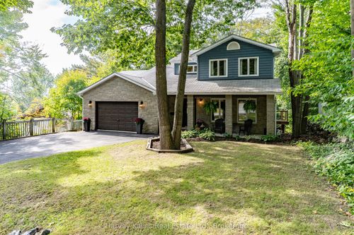 28 Queen St, Parry Sound, ON, P2A2W3 | Card Image