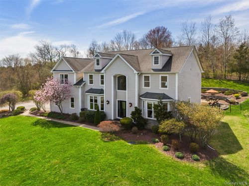 79 Victor Dr, Poughkeepsie, NY, 12603-6377 | Card Image