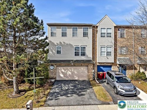 2555 Chestnut Ln, Forks Twp, PA, 18040-7892 | Card Image