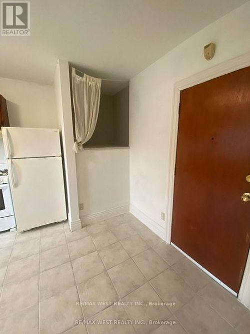 2-35 Lansdowne Ave, Toronto, ON, M6K2V7 | Card Image