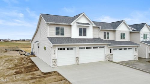 5108 Durango Dr, Bismarck, ND, 58503-8637 | Card Image