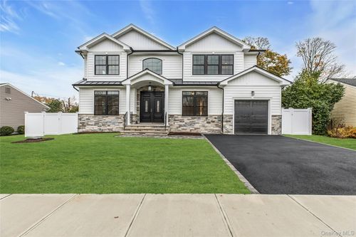 7 Sheridan St, Old Bethpage, NY, 11804-1417 | Card Image