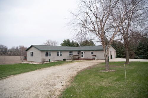 20532 Pilgrim Rd, Chadwick, IL, 61014-9546 | Card Image