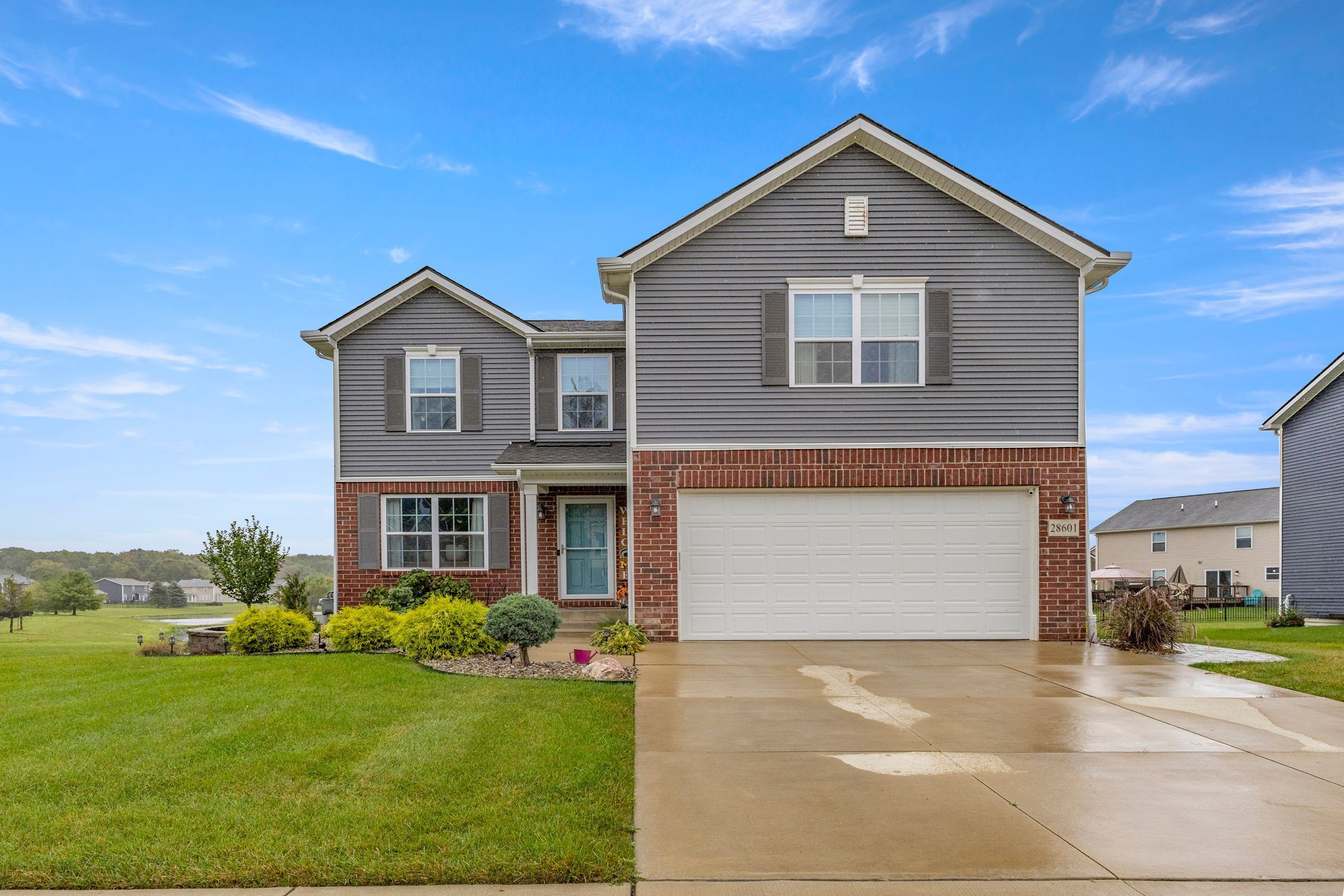 Apple Blossom Dr, Flat Rock, MI 48134