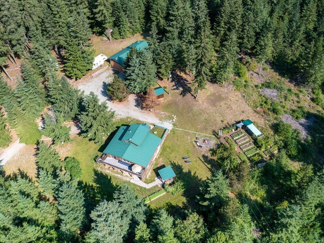 8907 Old Portage Road, House other with 3 bedrooms, 3 bathrooms and 10 parking in Pemberton BC | Image 3