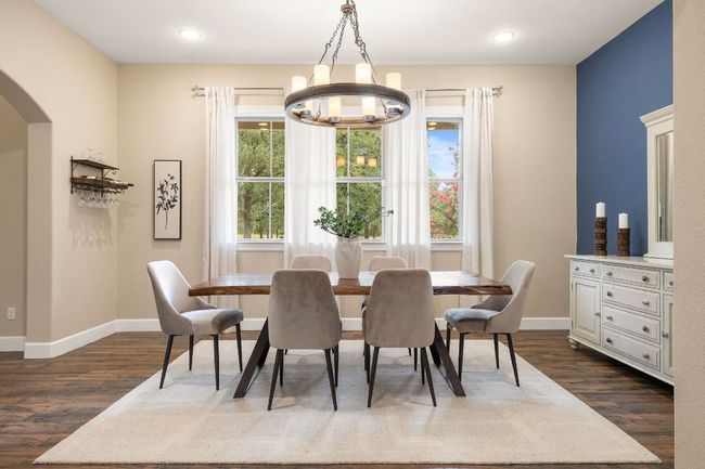 Imagine all the family gatherings at this table! | Image 7